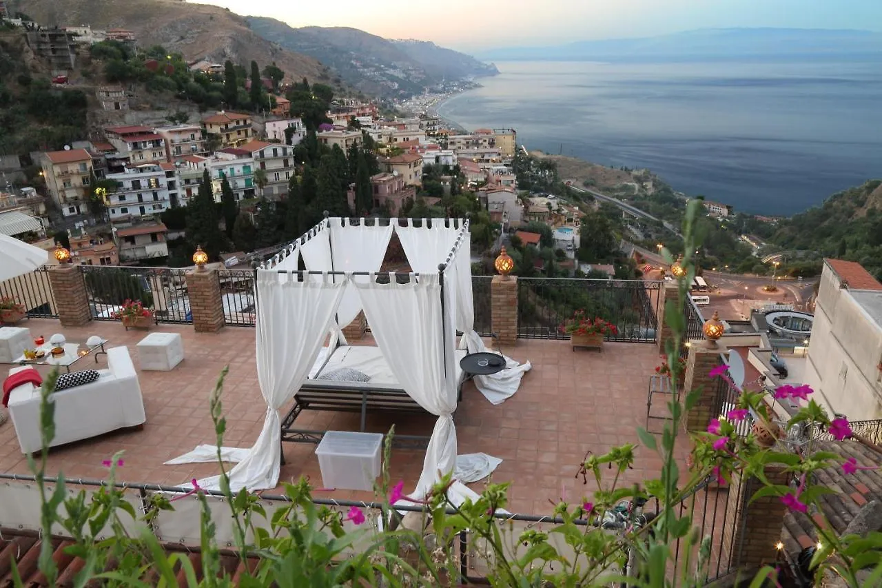 Isoco Guest House Sant'Alessio Siculo 3*,