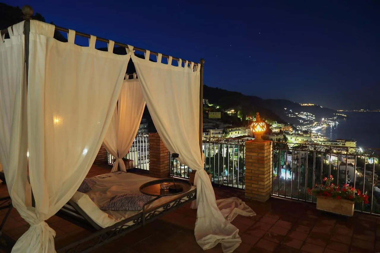 Isoco Guest House Sant'Alessio Siculo 3*,  Italy