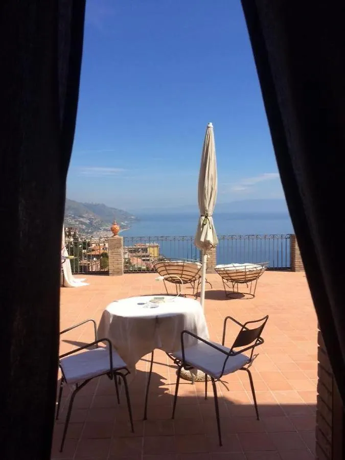 Isoco Guest House Sant'Alessio Siculo Bed & Breakfast